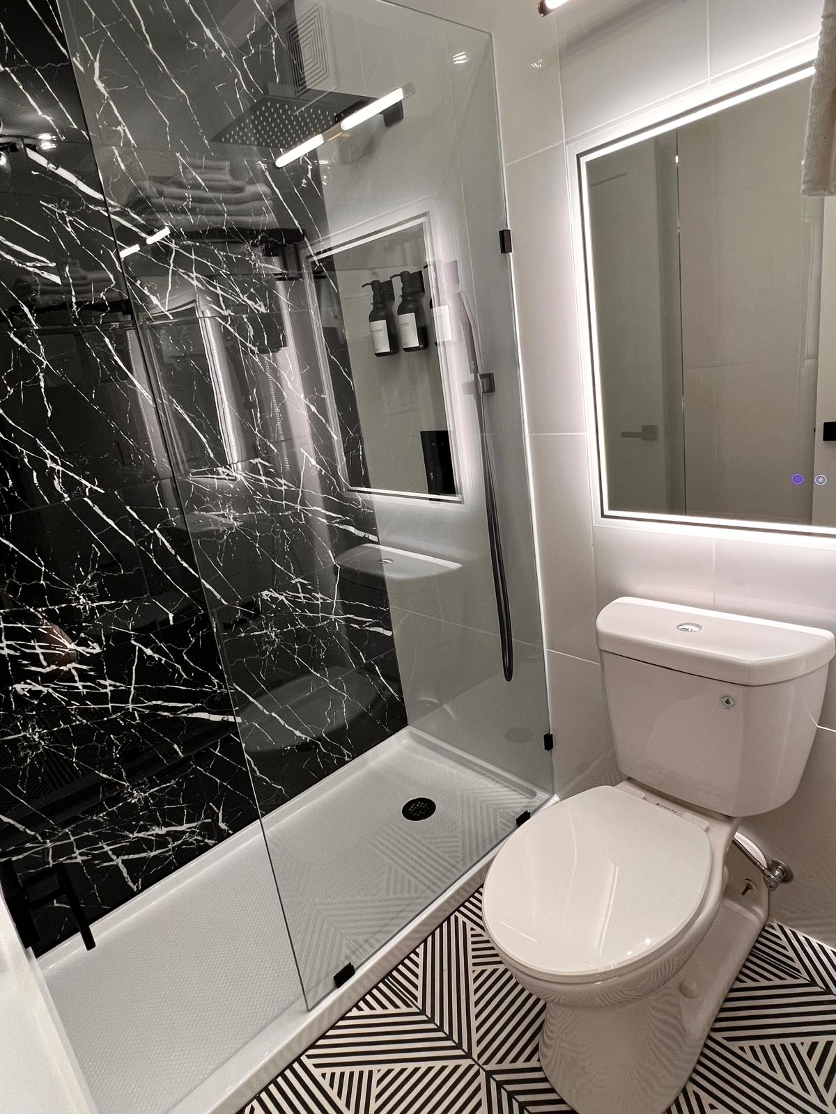 Modern suite bathroom